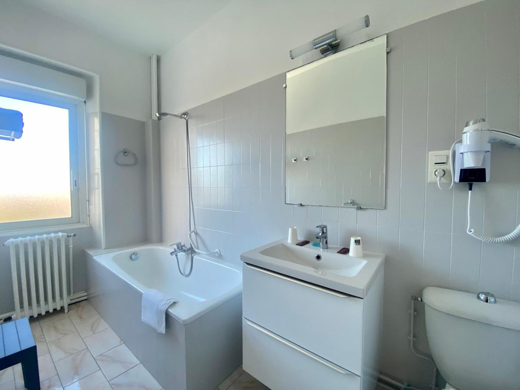 Hotel Le Pasteur Royan Luaran gambar